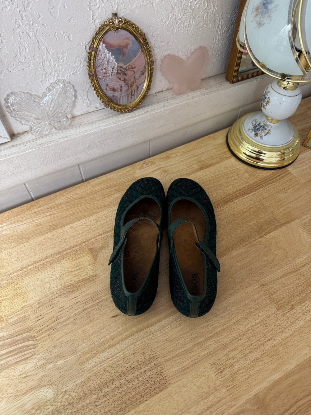 Taos Green Woven Mary Jane Flats Size 6 Artsy Y2K
Classic Comfort - Picture 9 of 12